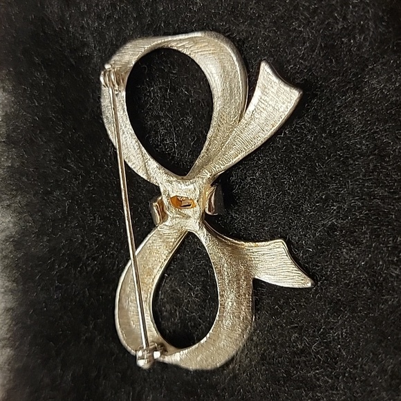 Silver Tone Large Christmas Ribbon Bow Metal Brooch Pin Holiday Vintage? Costume - Picture 5 of 16